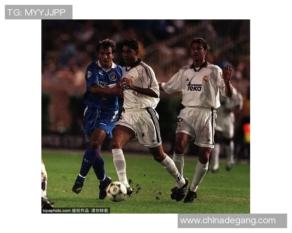 从辉煌到落魄最惨退役球员的悲惨人生与足球明星的对比分析